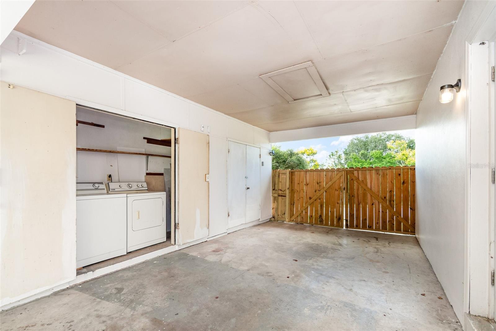 DELTONA LAKES - Residential