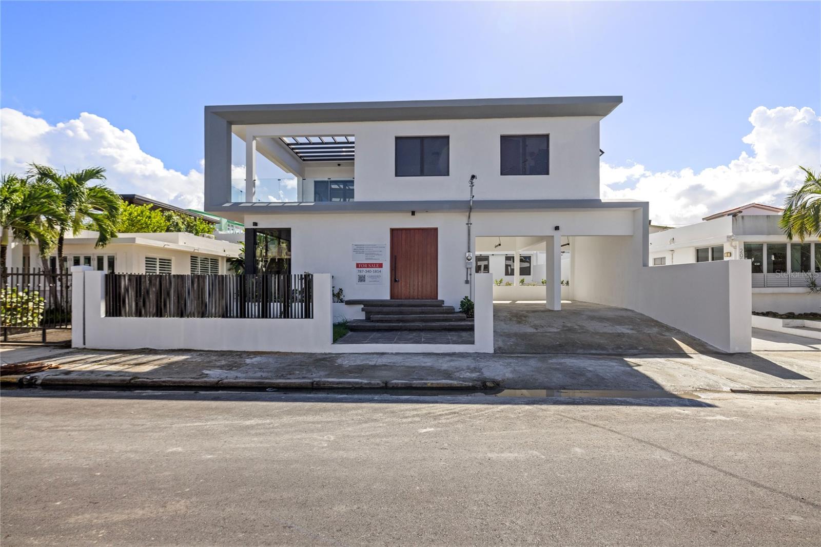 This exciting down-to-the-slab reconstruction (basically a brand new home) in San Juan's most desirable beachfront neighborhood is PRICED TO SELL. Featuring an open plan with floor-to-ceiling windows, open kitchen and HUGE bedrooms, this is perfect for a growing family who wants to raise their children in a safe, gated neighborhood with a beach lifestyle. A roomy guest suite is perfect for family visiting, and the pool and patio welcomes everyone outdoors to enjoy the perfect Ocean Park breezes. Full generator and cistern, brand new appliances (soon to be installed), and an ideal location where you can walk to dozens of popular dining options, the best private schools in PR, and of course... the BEACH! Coming in 2025, a fully renovated athletics park just a block away! THIS WON'T LAST! Call for a private showing today!