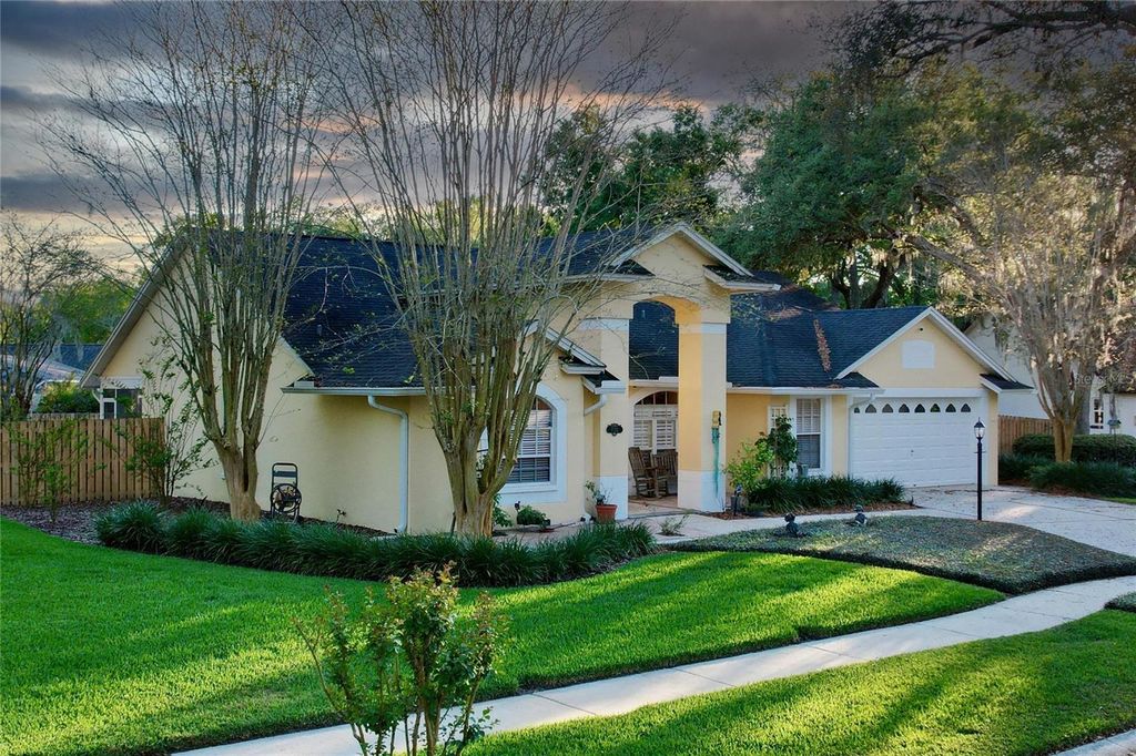 Photo of 17312 OAK LEDGE DRIVE, LUTZ, FL 33549 (MLS # T3433836)