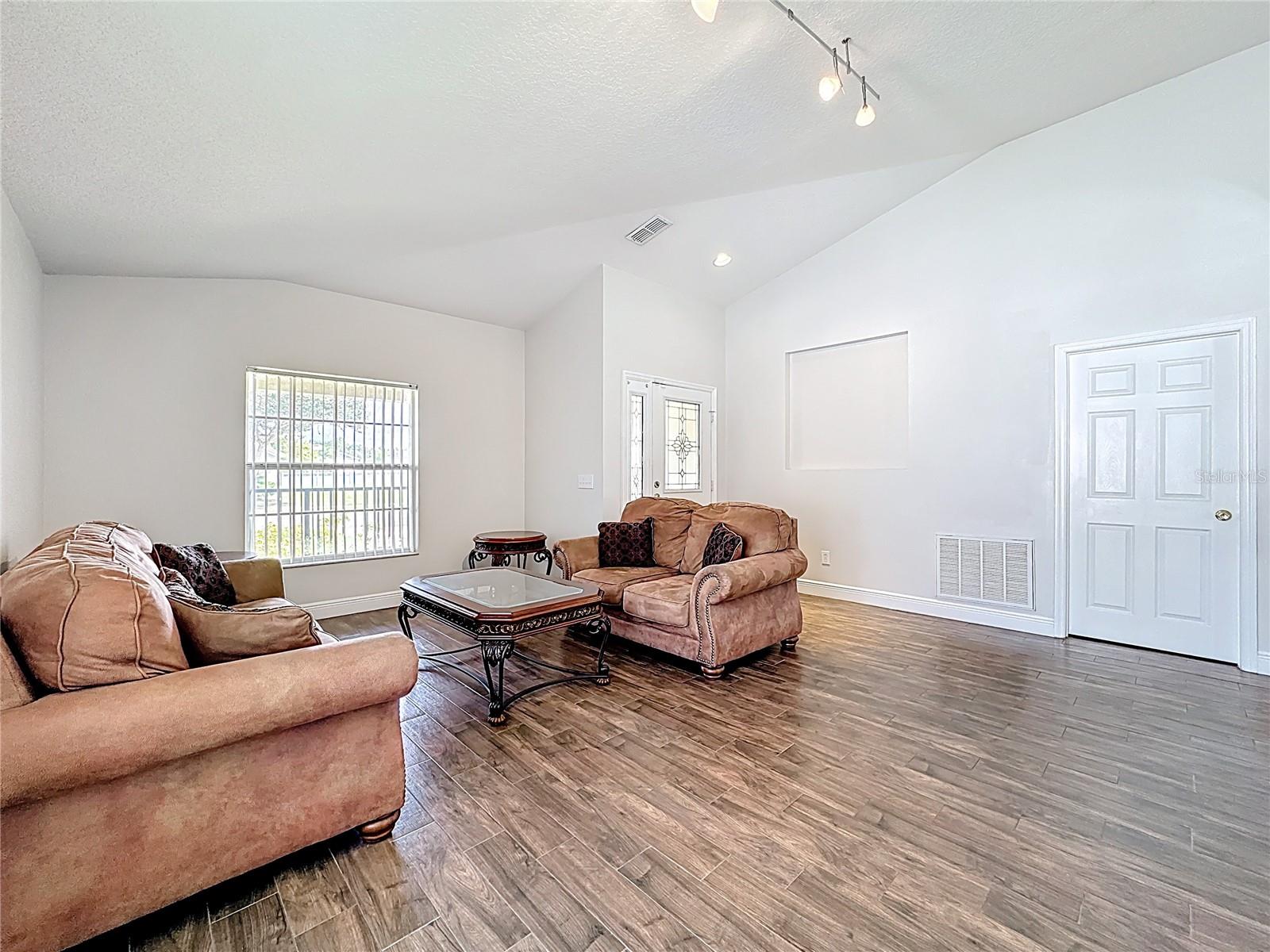 TURNBERRY RESERVE UNIT 1 - Residential Lease