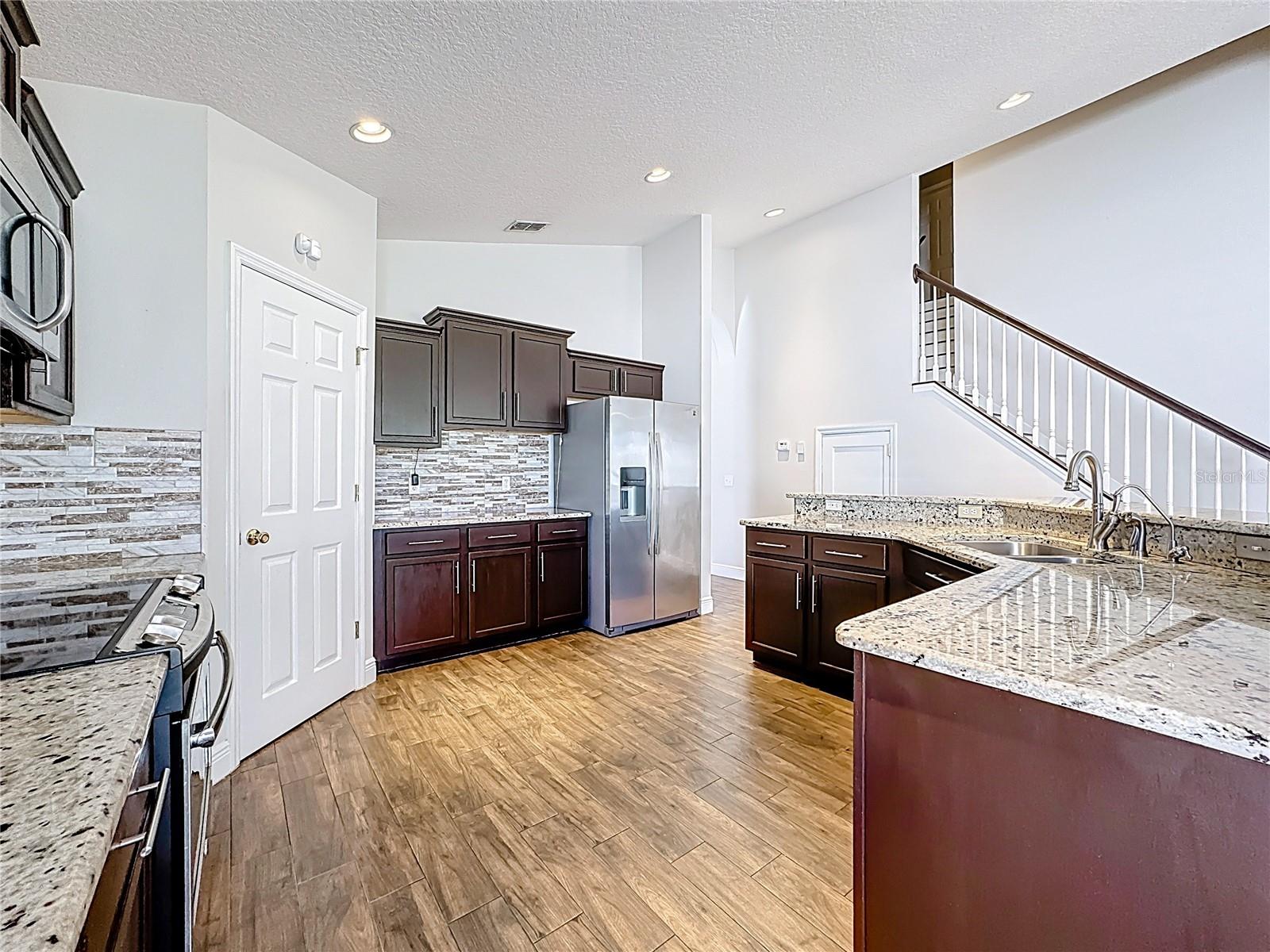 TURNBERRY RESERVE UNIT 1 - Residential Lease