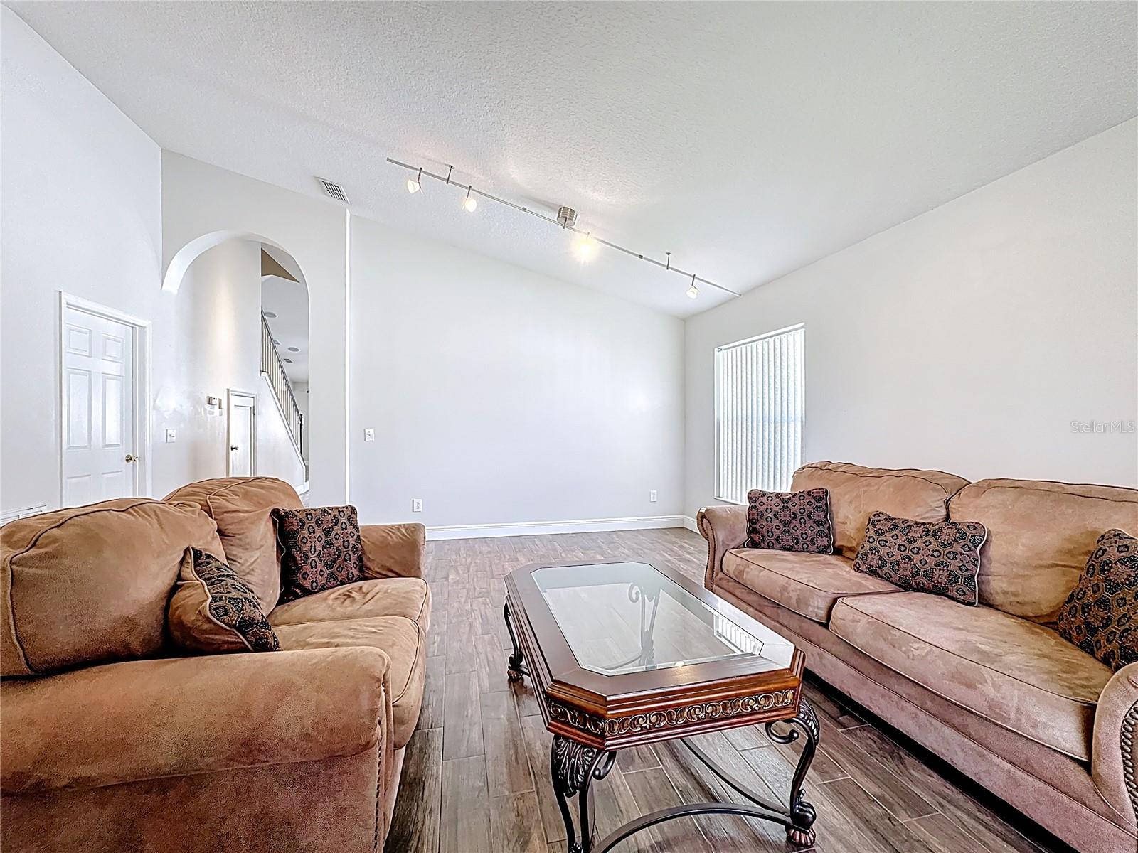 TURNBERRY RESERVE UNIT 1 - Residential Lease