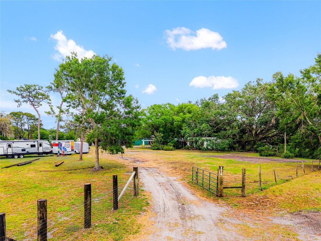 Photo of 3614 William Ray Road, Plant City, FL 33565 (MLS # TB8370912)