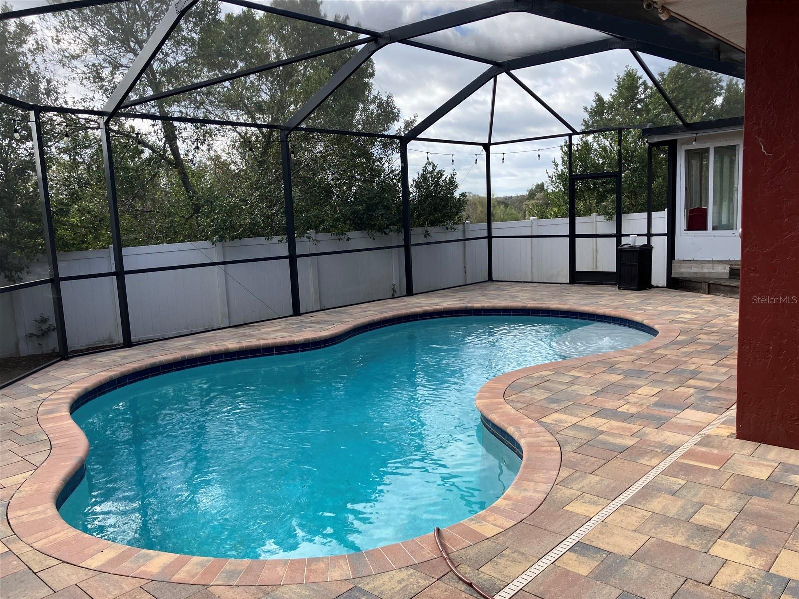 808 CHAMBERLAIN LOOP