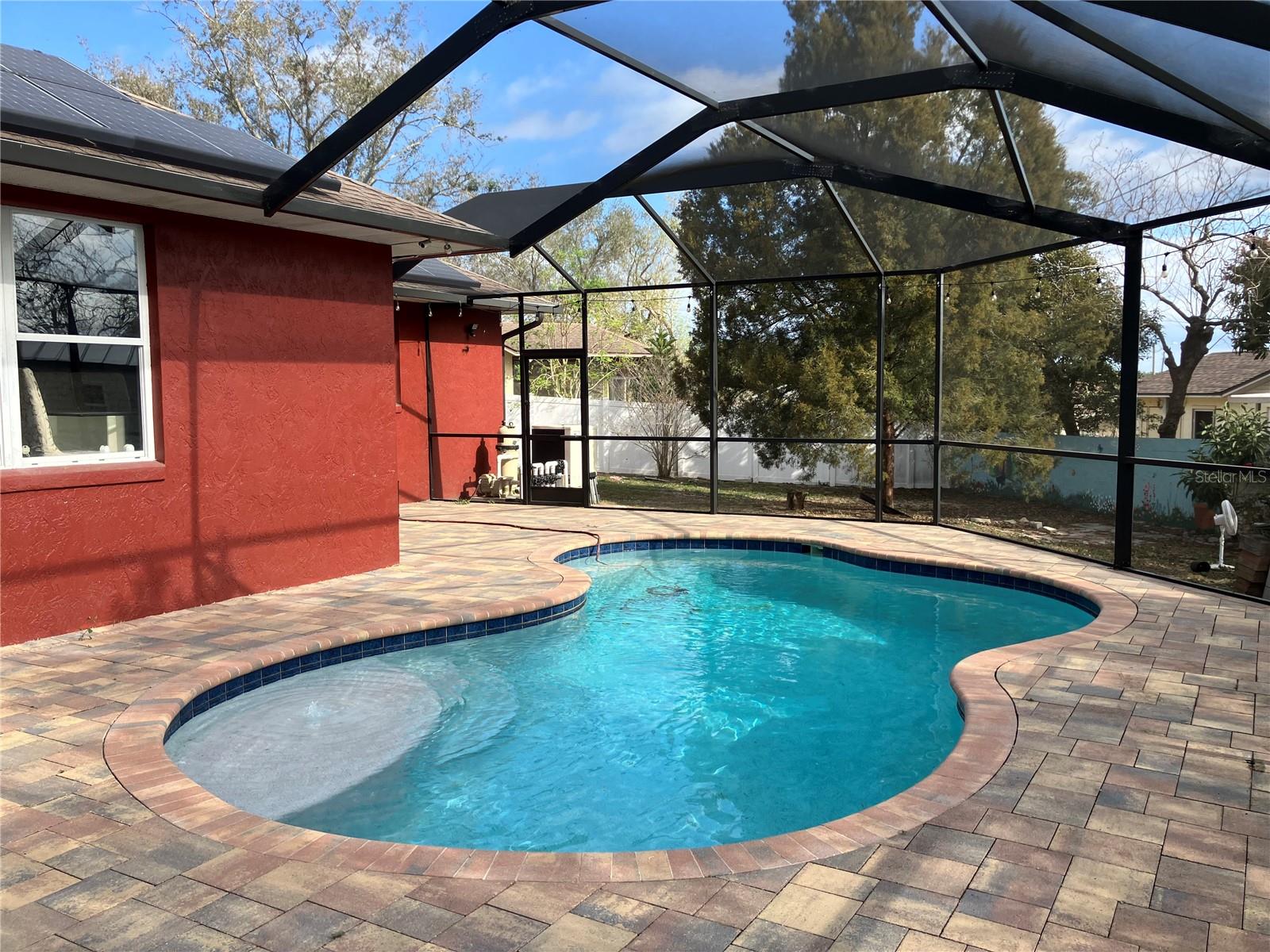 808 CHAMBERLAIN LOOP