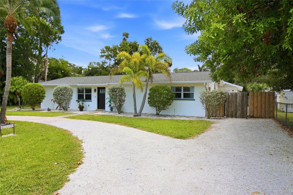 Photo of 706 18th Avenue Drive W, Palmetto, FL 34221 (MLS # A4702130)