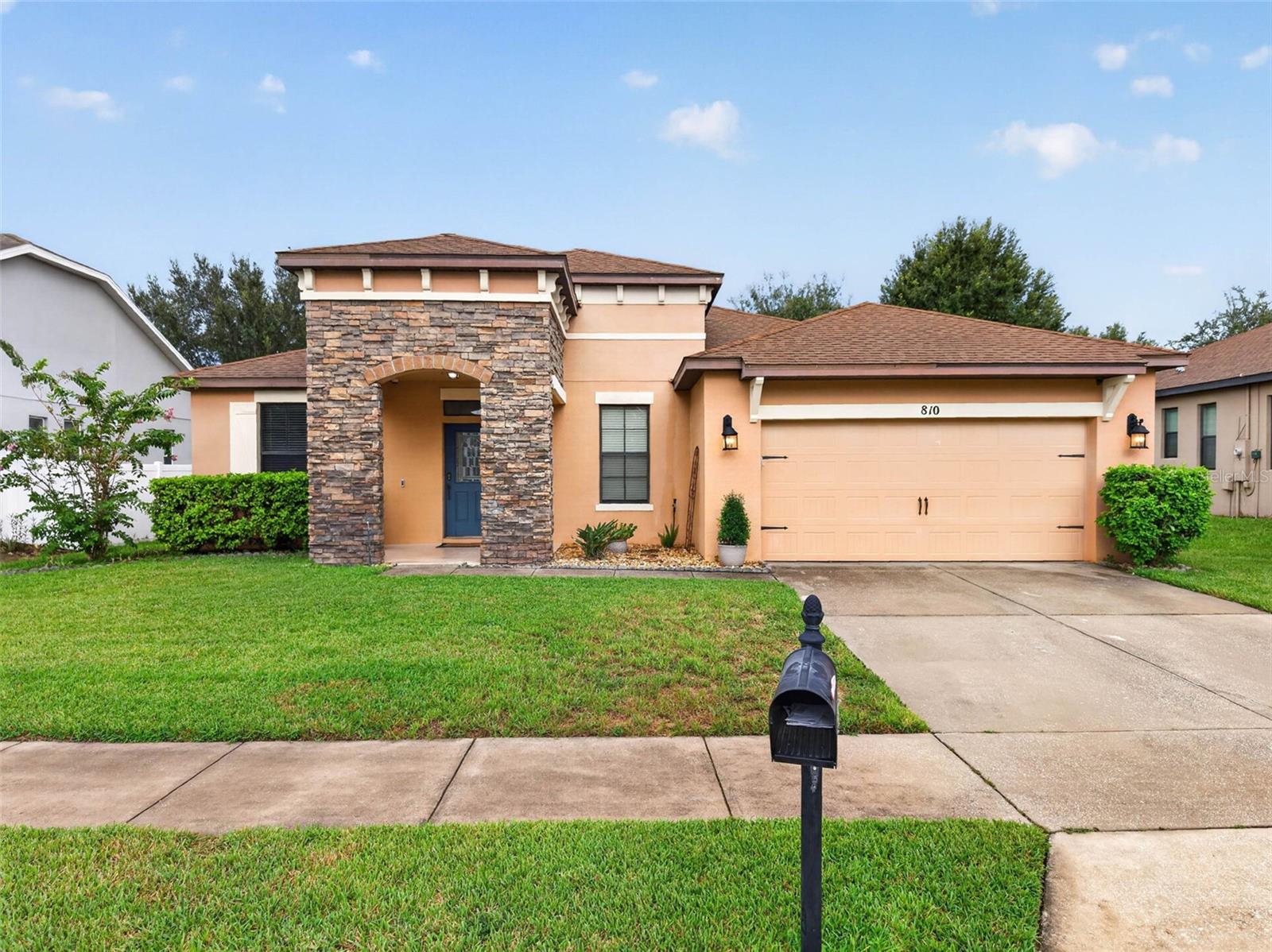 810 WOODS LANDING DRIVE