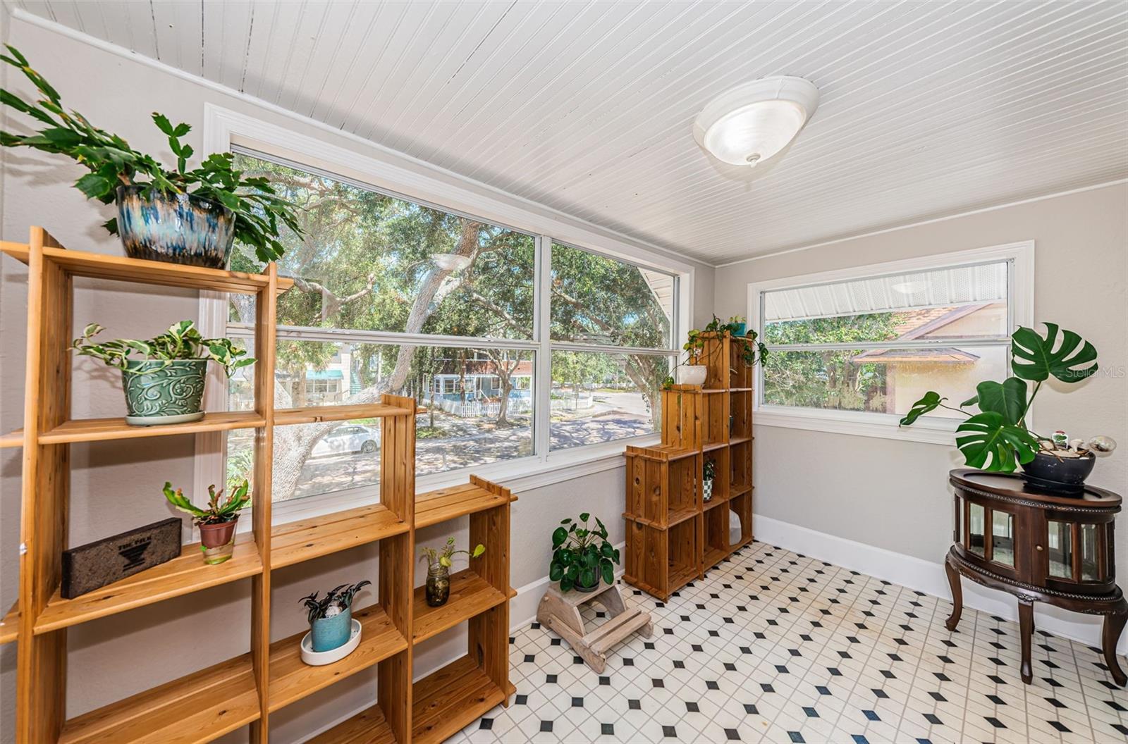 LONGLEYS SUB - Residential Lease