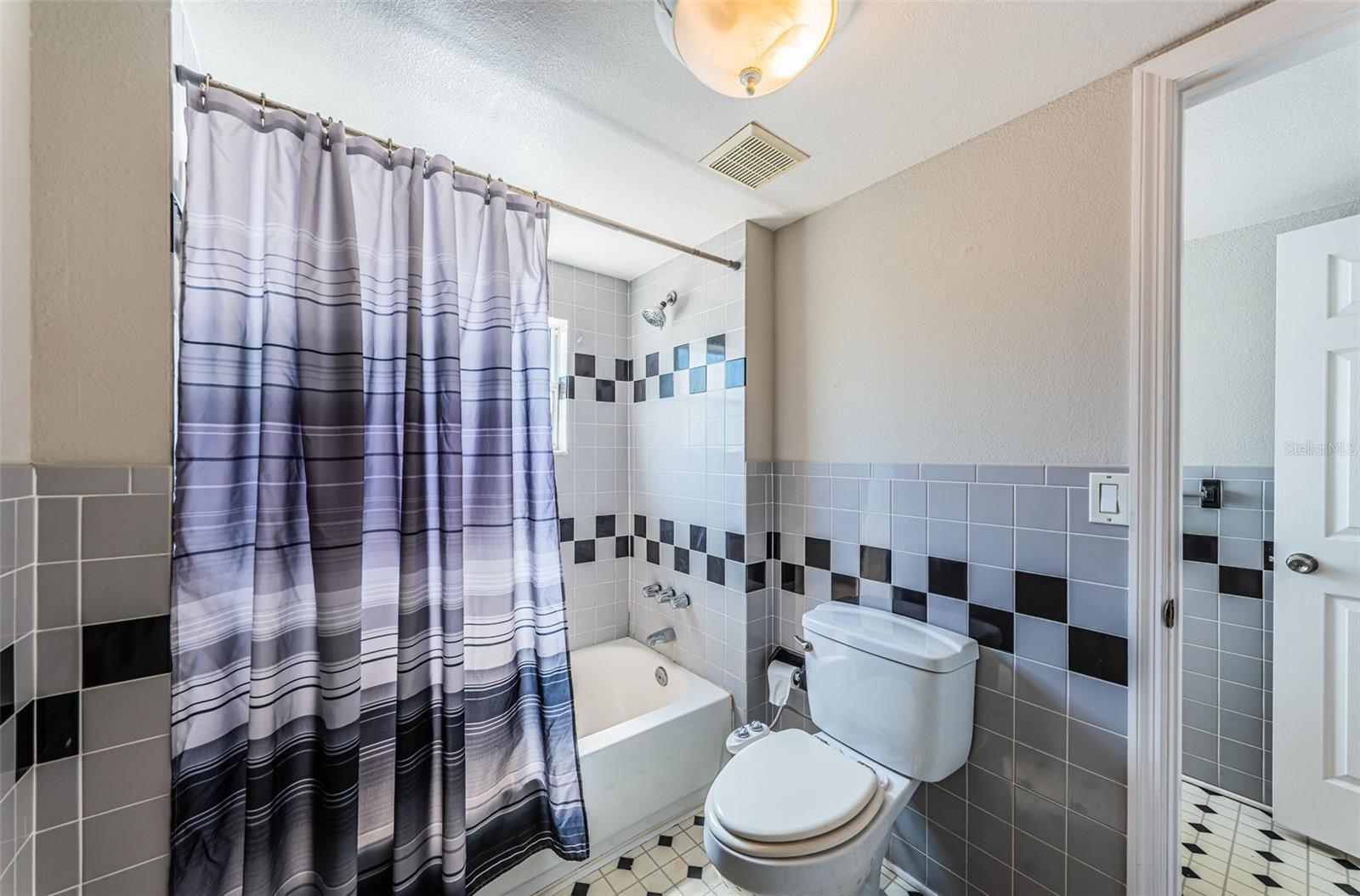 LONGLEYS SUB - Residential Lease