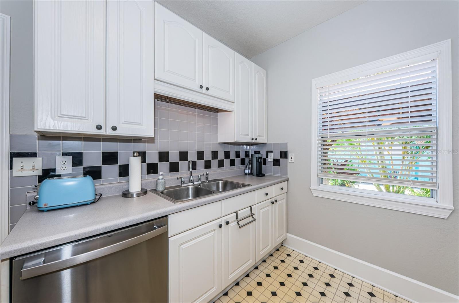 LONGLEYS SUB - Residential Lease