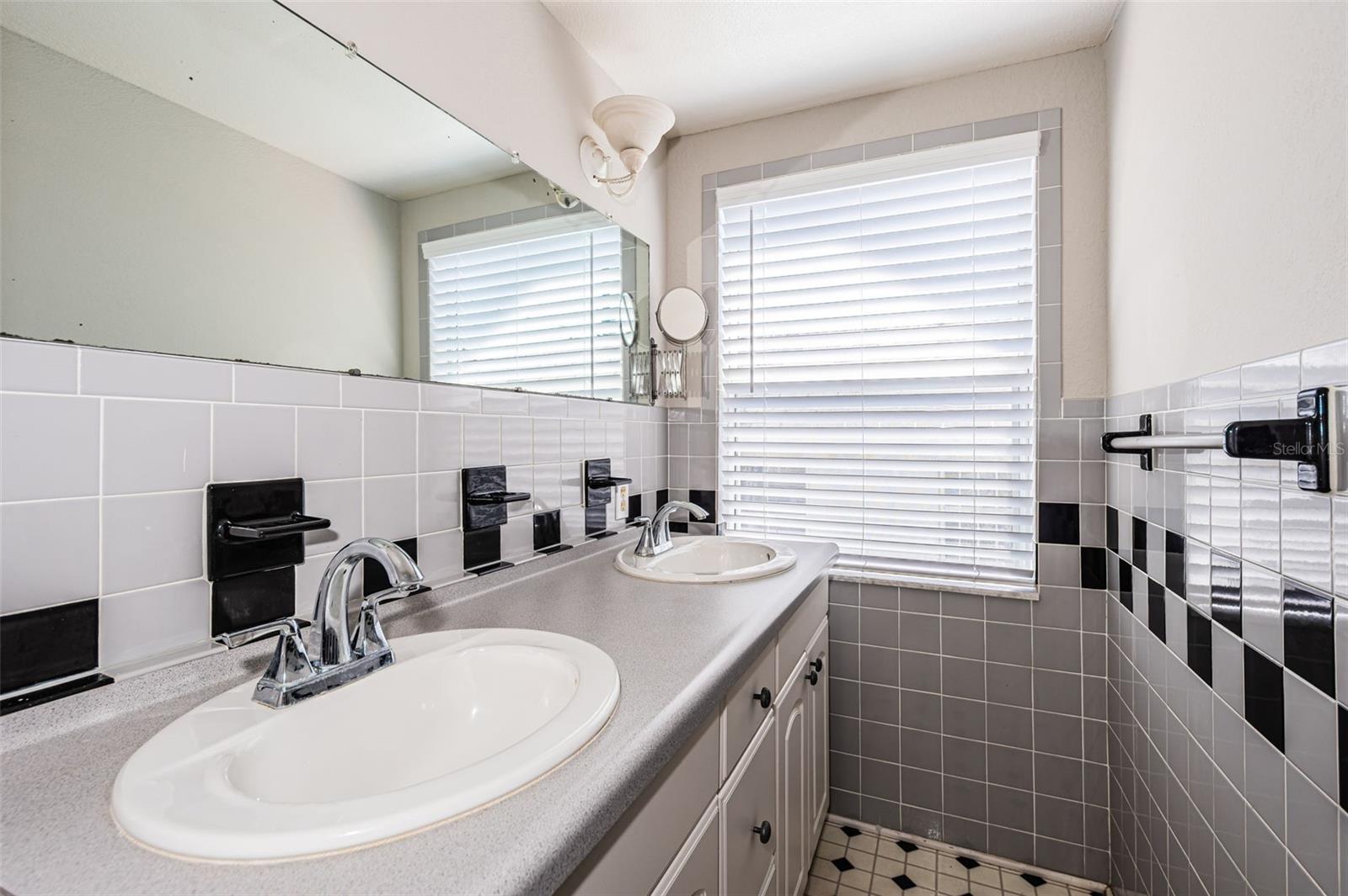 LONGLEYS SUB - Residential Lease