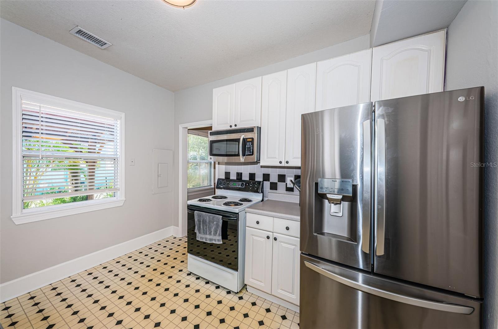 LONGLEYS SUB - Residential Lease