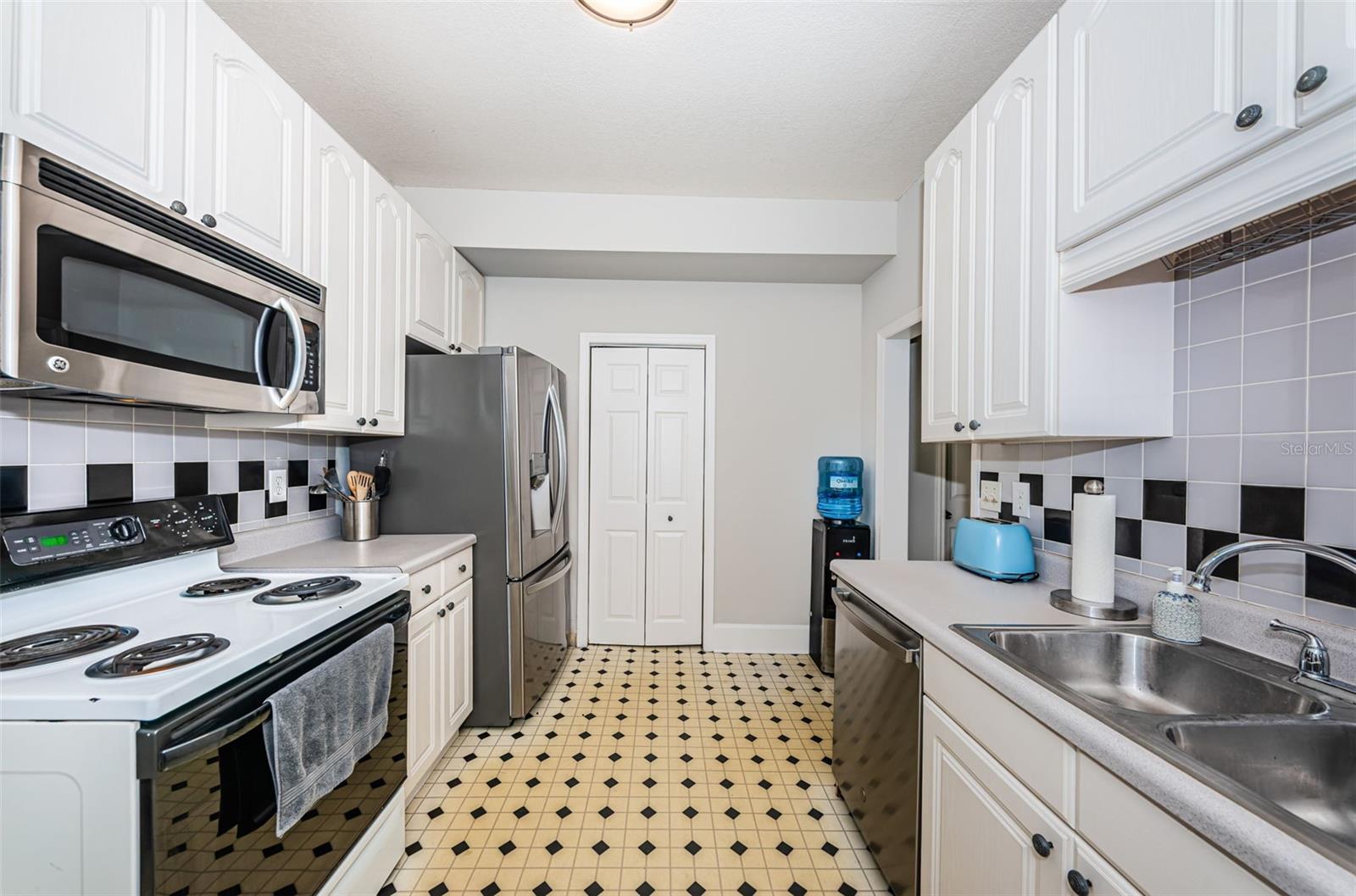 LONGLEYS SUB - Residential Lease