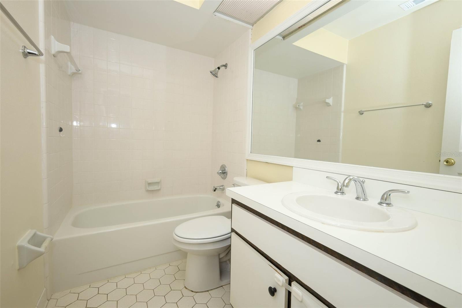 LANDINGS THE - Residential