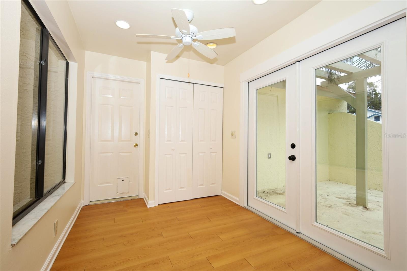 LANDINGS THE - Residential