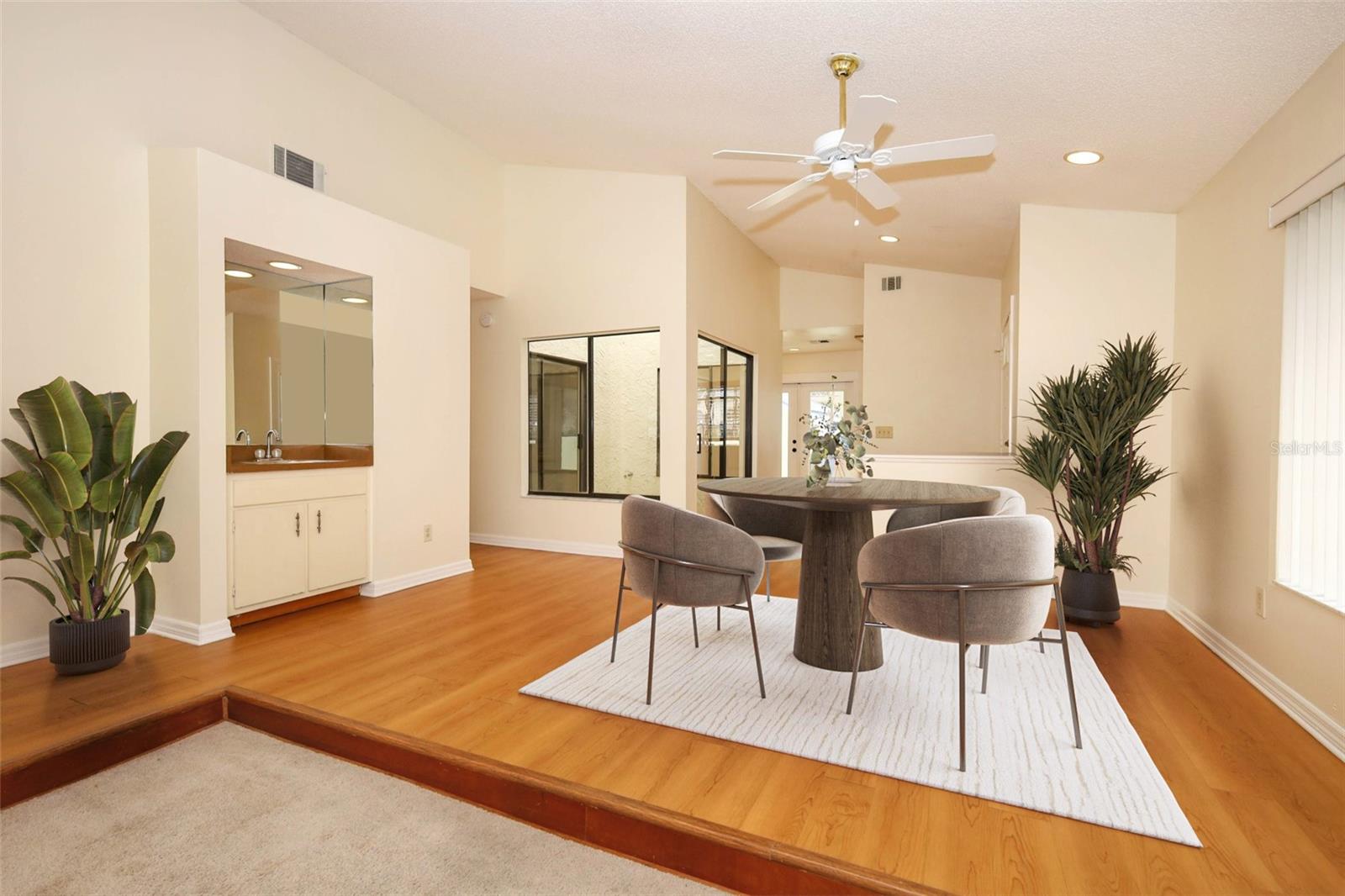 LANDINGS THE - Residential