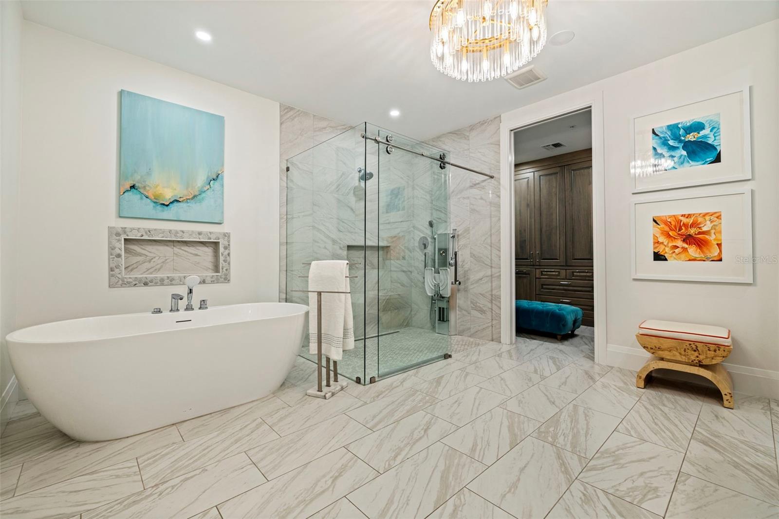 ALTURA BAYSHORE - Residential