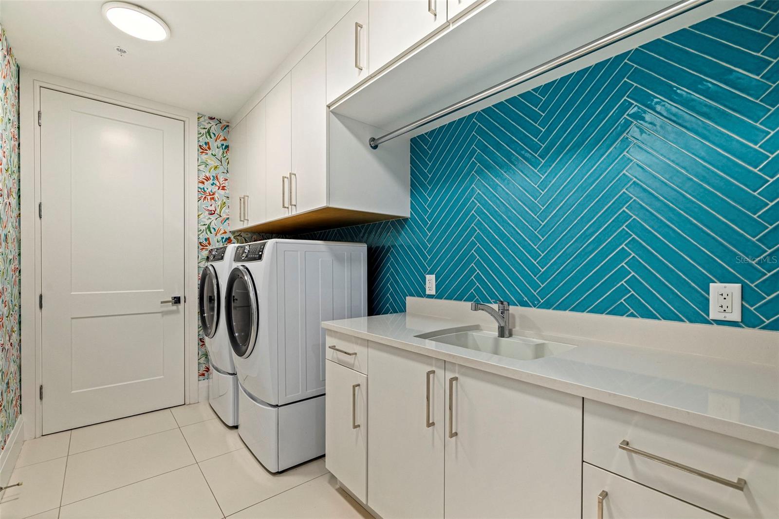 ALTURA BAYSHORE - Residential