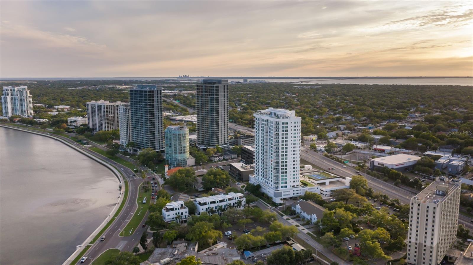 ALTURA BAYSHORE - Residential