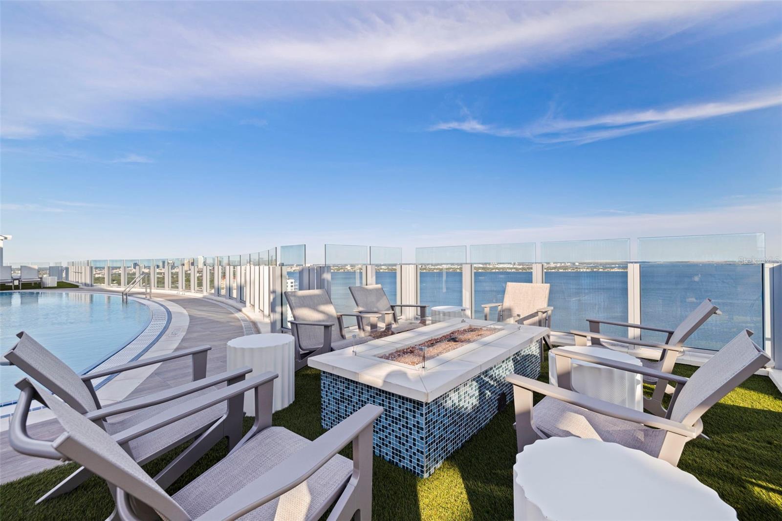 ALTURA BAYSHORE - Residential