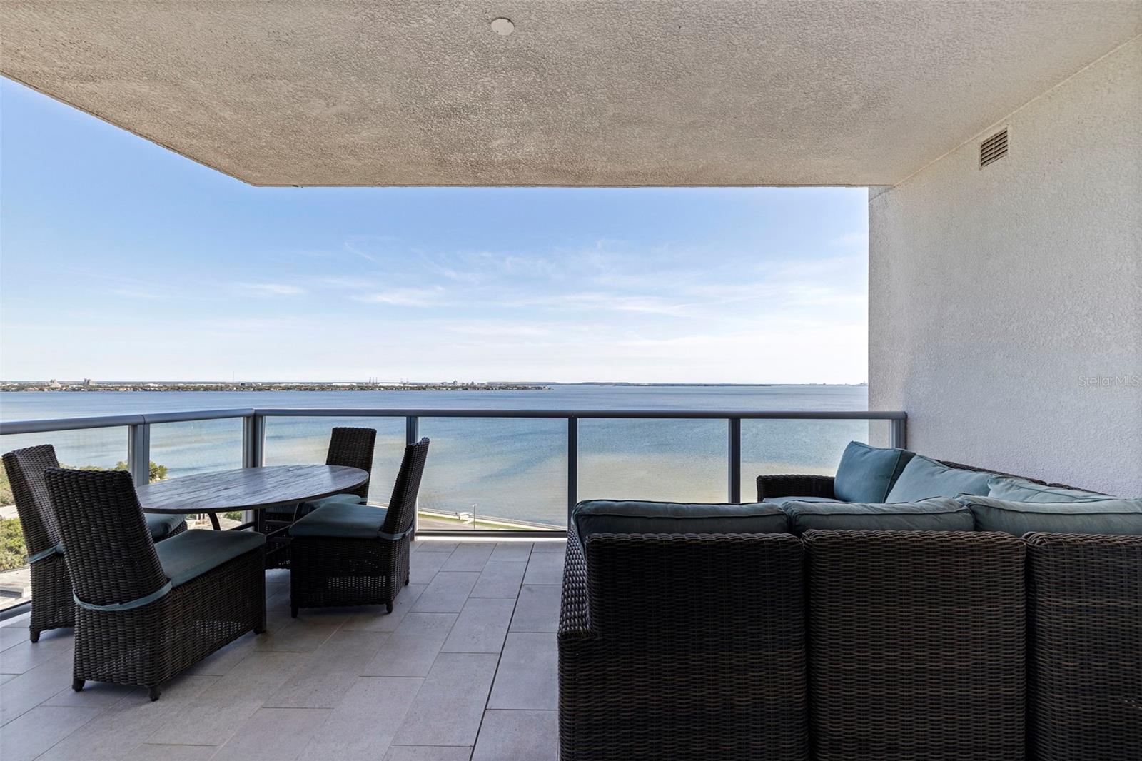 ALTURA BAYSHORE - Residential