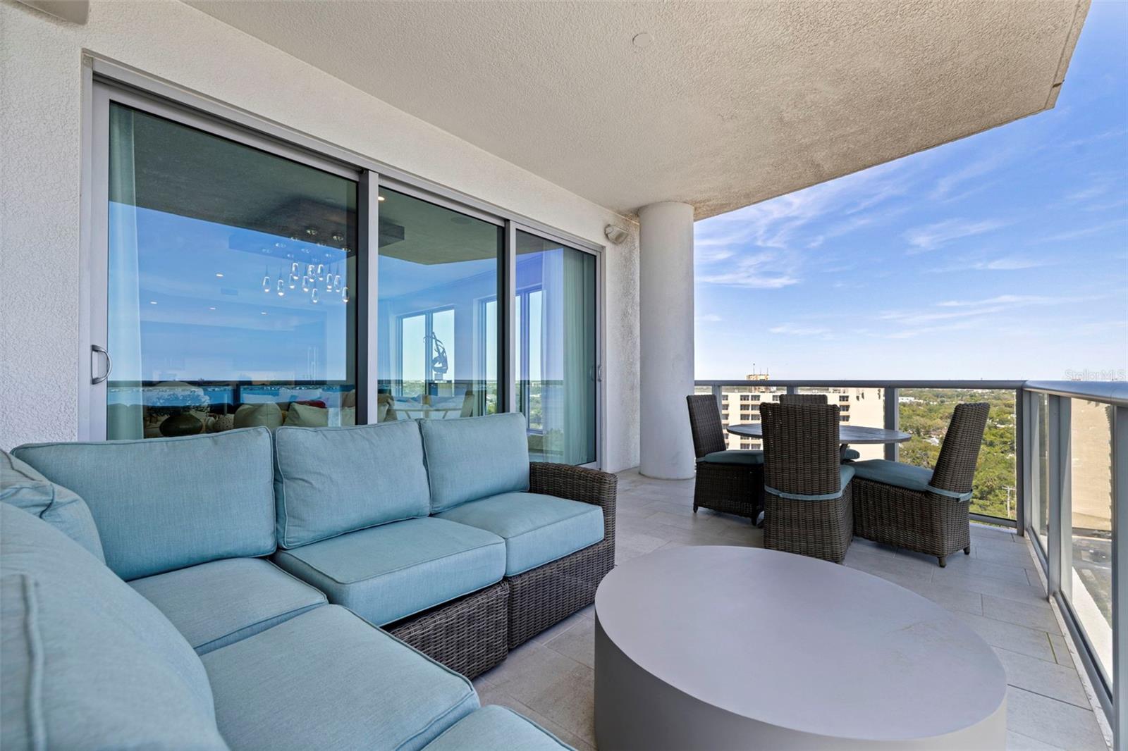 ALTURA BAYSHORE - Residential