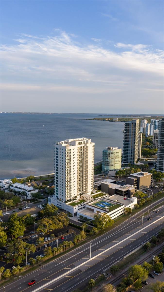 ALTURA BAYSHORE - Residential