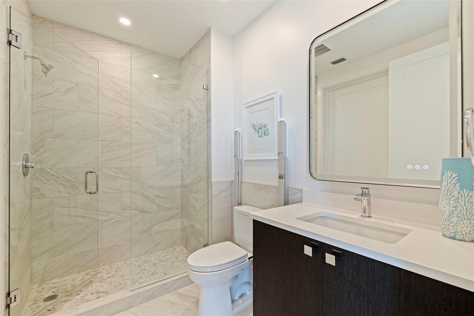 ALTURA BAYSHORE - Residential