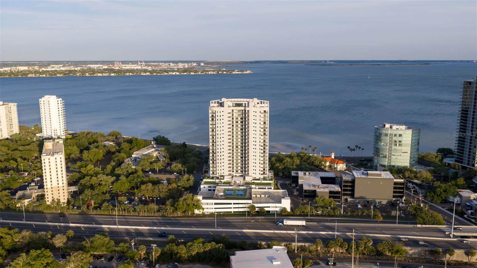 ALTURA BAYSHORE - Residential