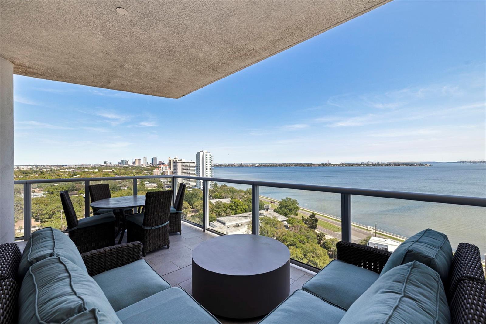 ALTURA BAYSHORE - Residential