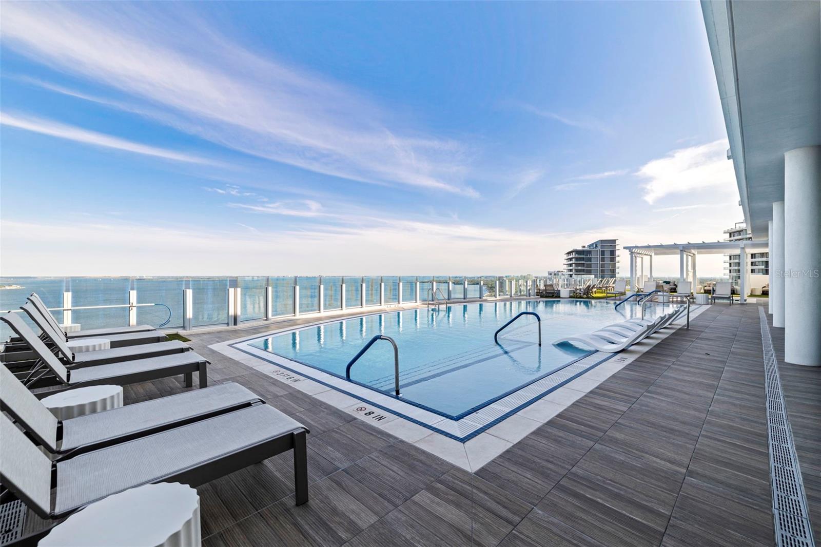 ALTURA BAYSHORE - Residential