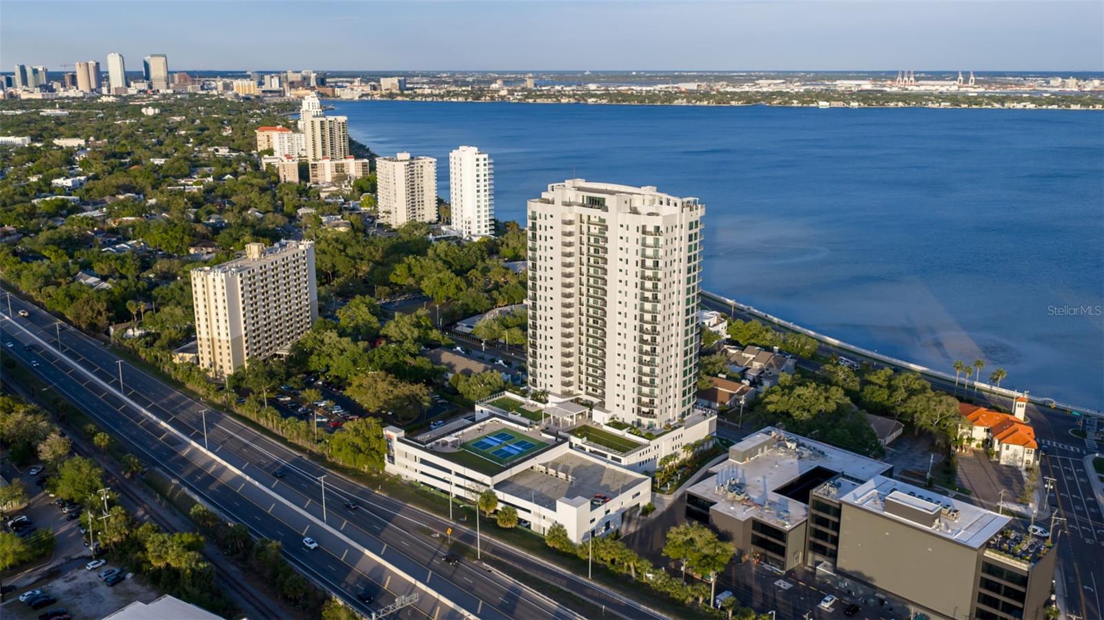 ALTURA BAYSHORE - Residential
