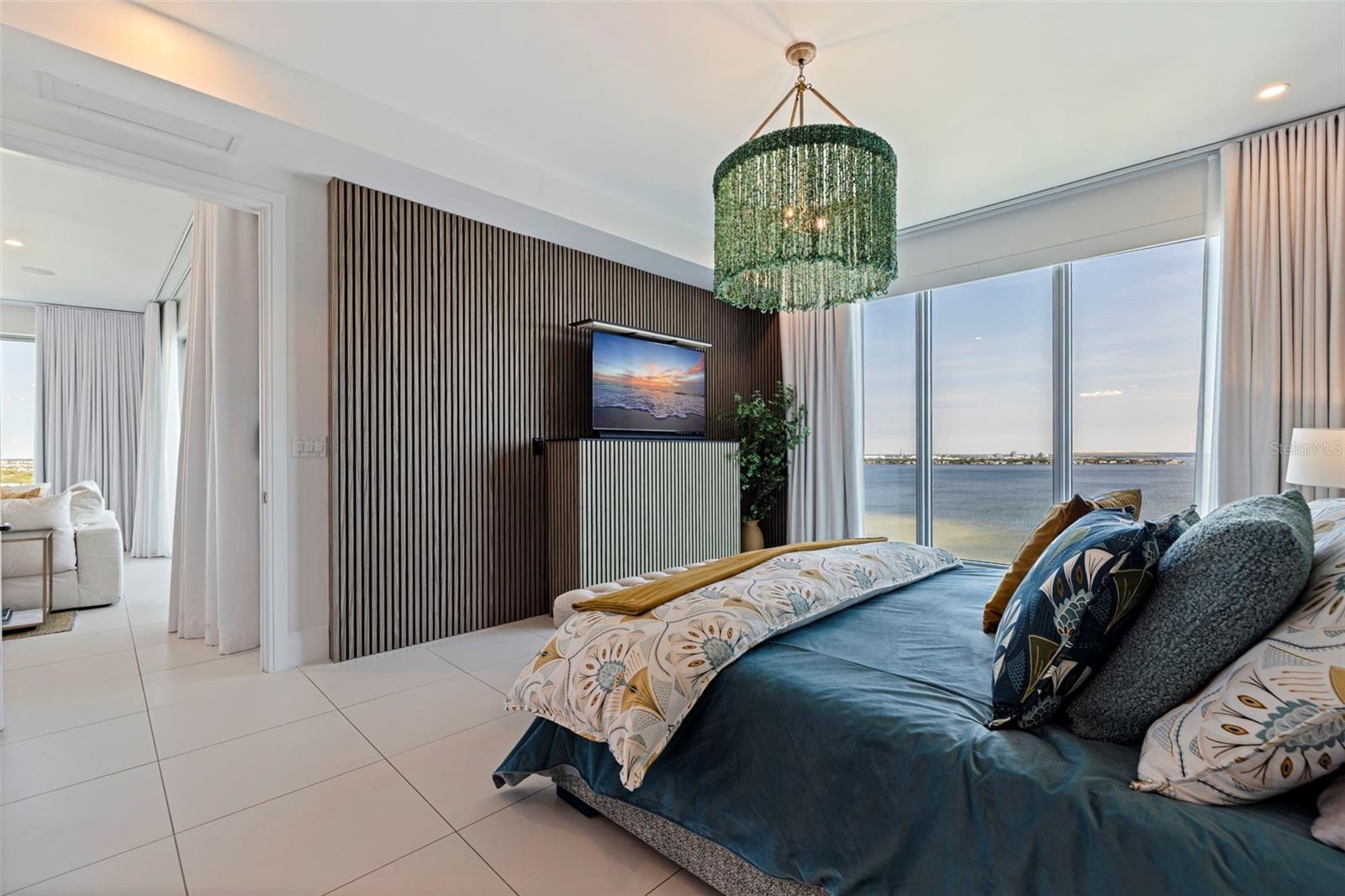 ALTURA BAYSHORE - Residential