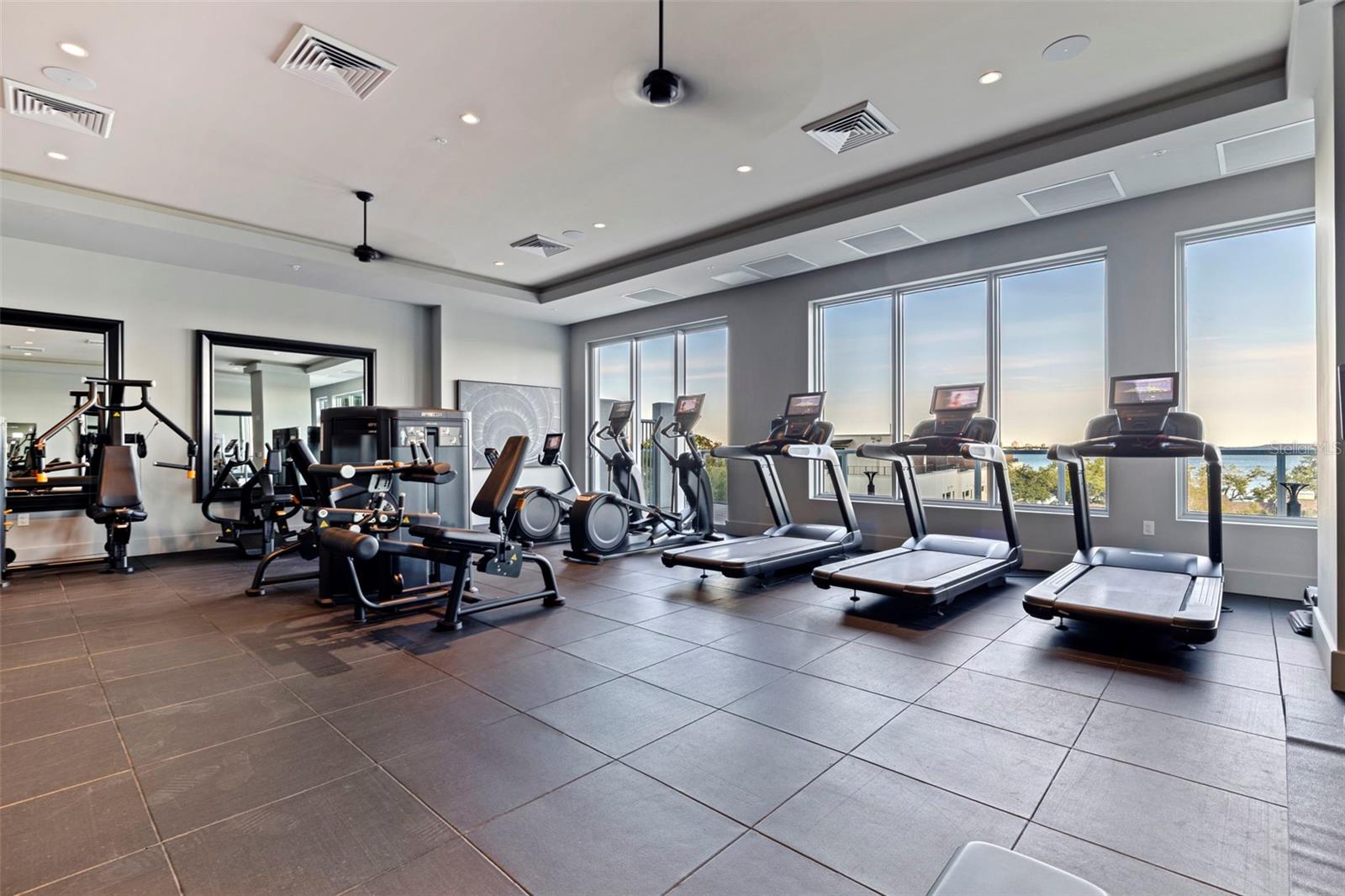 ALTURA BAYSHORE - Residential