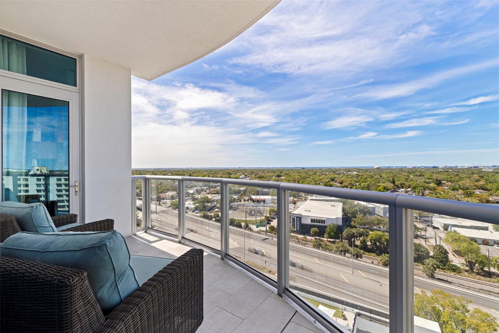 ALTURA BAYSHORE - Residential