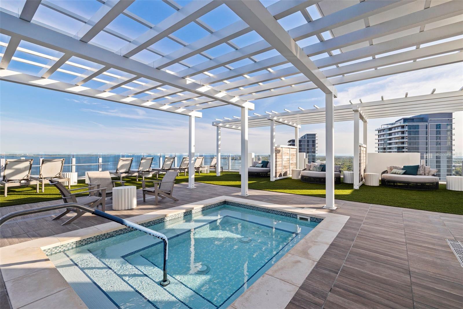 ALTURA BAYSHORE - Residential