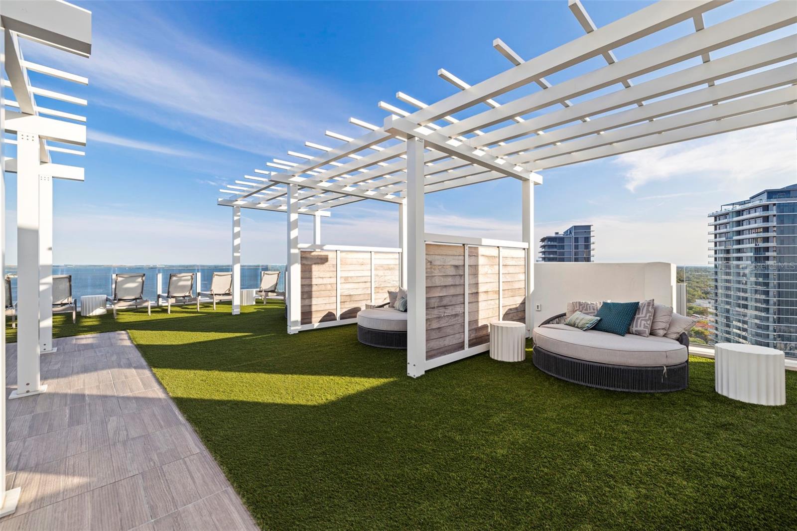 ALTURA BAYSHORE - Residential