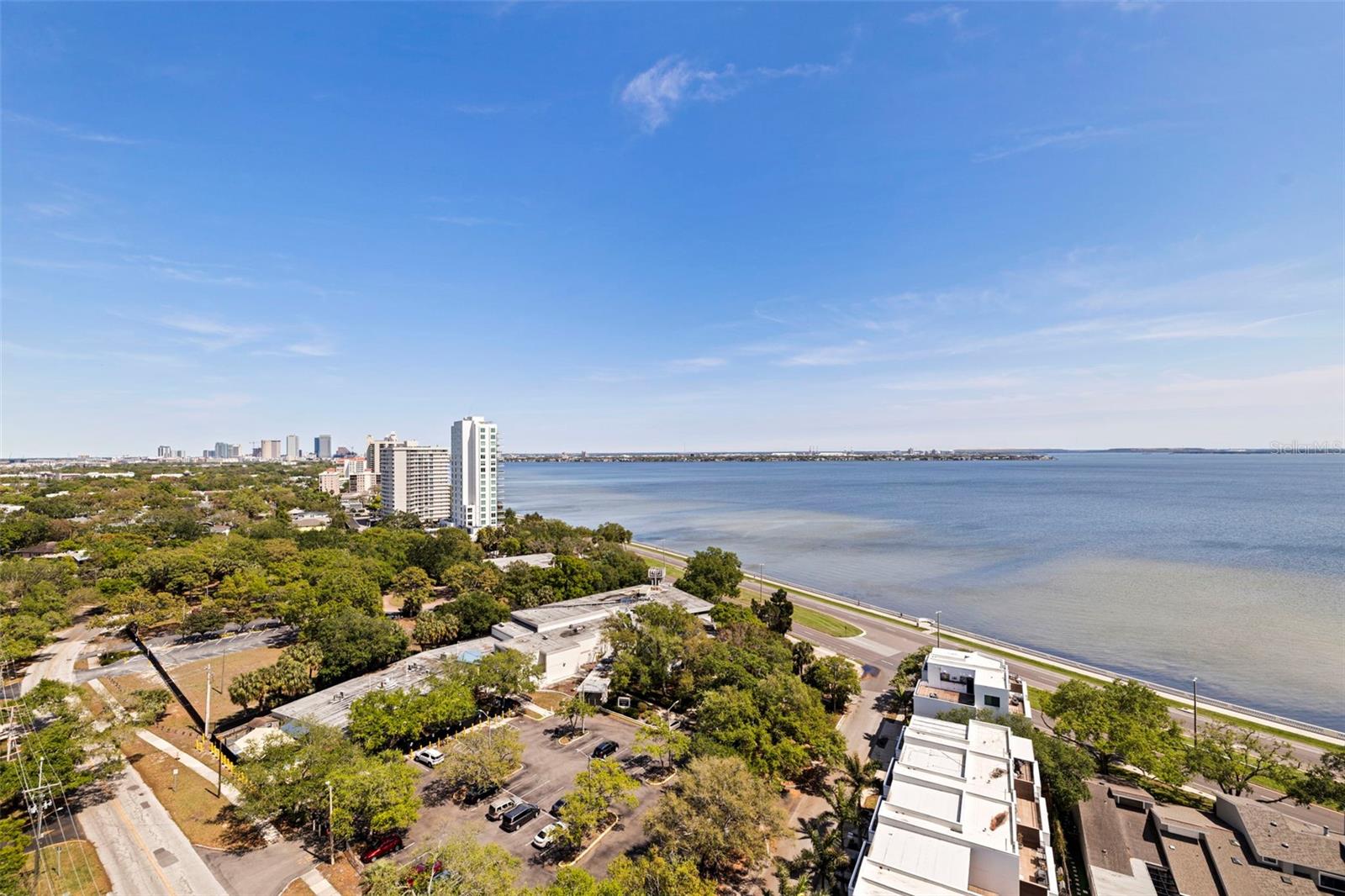 ALTURA BAYSHORE - Residential