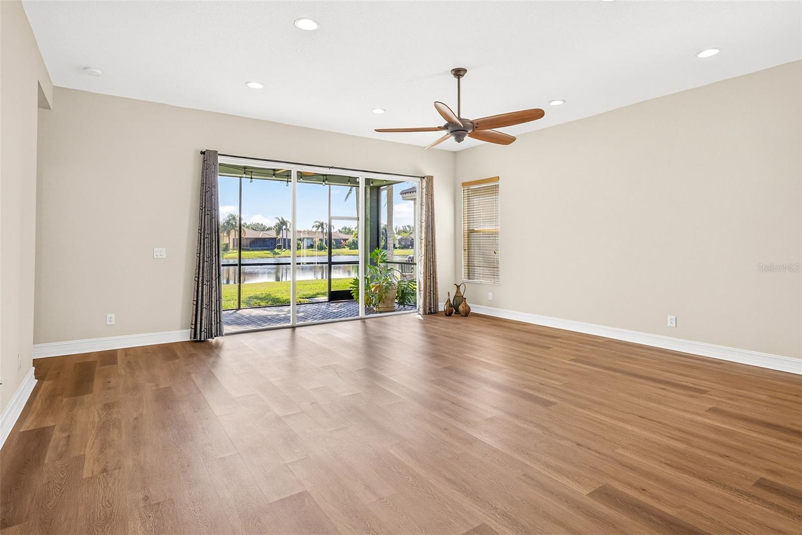 VALENCIA LAKES PH 2 - Residential