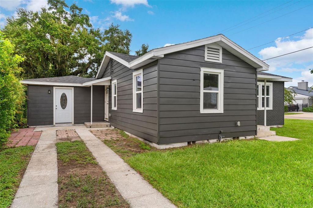 Photo of 1160 E Edgewood Drive, Lakeland, FL 33803 (MLS # TB8477647)