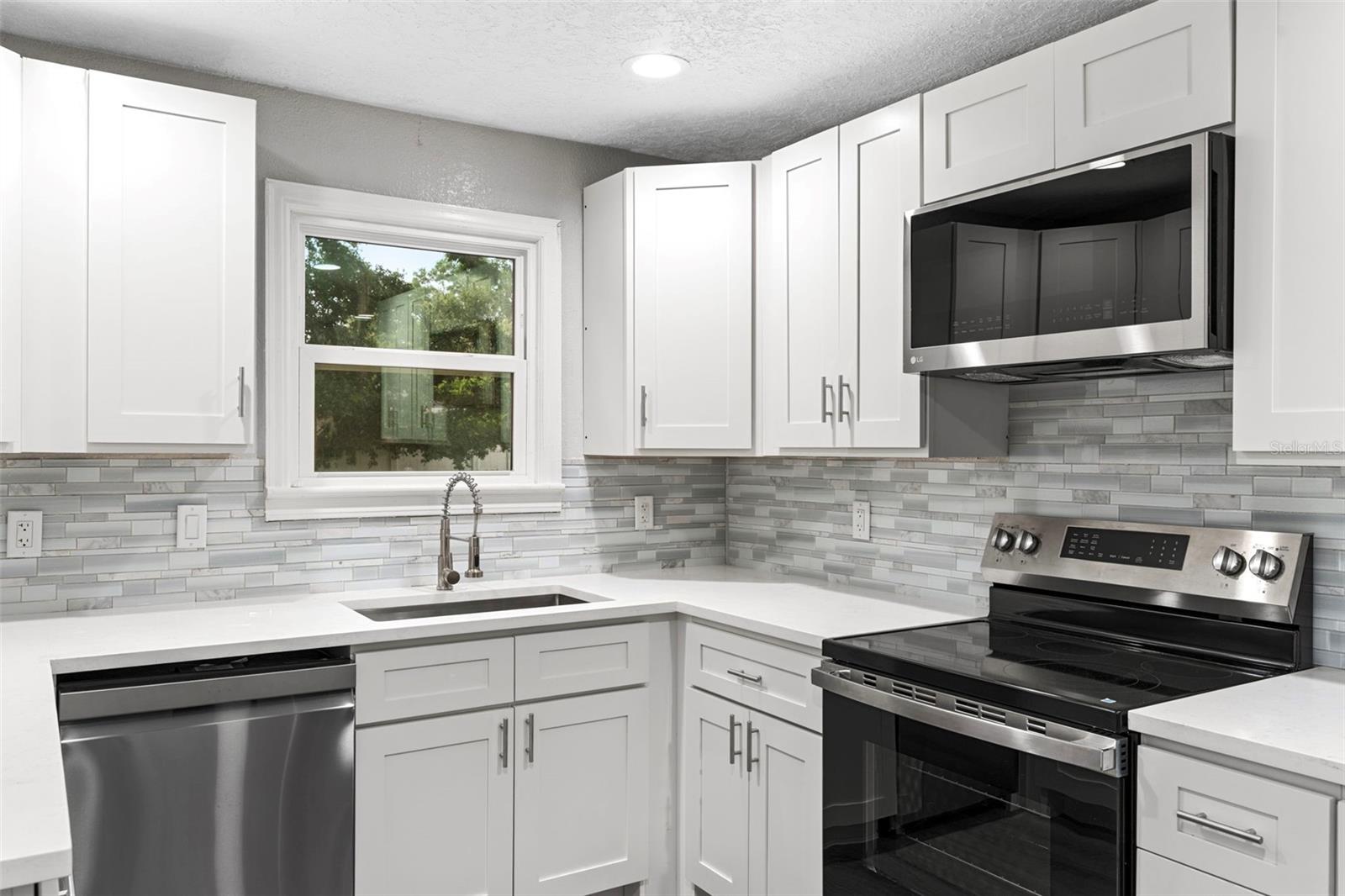 1160 E EDGEWOOD DRIVE