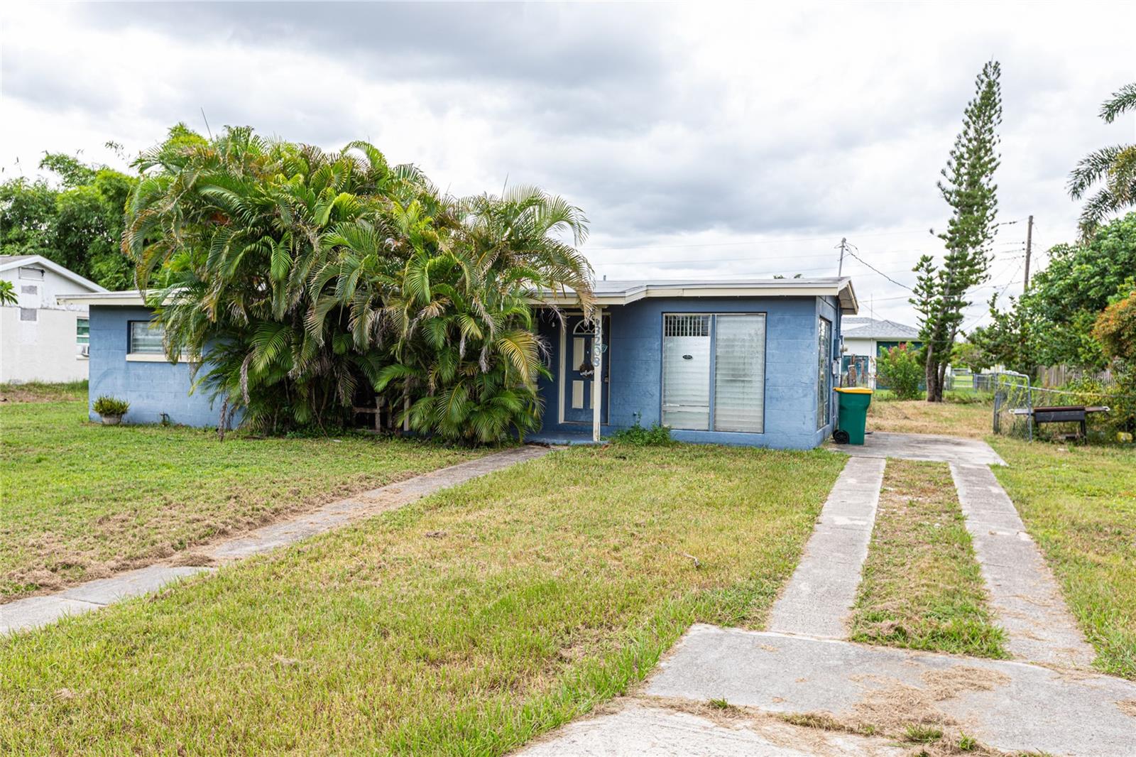 Discover the potential of this single-family home located in Charlotte County, FL. Featuring 2 bedrooms and 1 bathroom, this 1,011-square-foot residence sits on a 0.23-acre lot and was originally built in 1959. With a manageable size and a quiet neighborhood setting, this home offers a great opportunity for those looking to create their ideal space or for investors seeking a renovation project in a desirable Florida location.