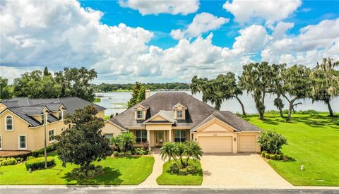 A home in LAKELAND