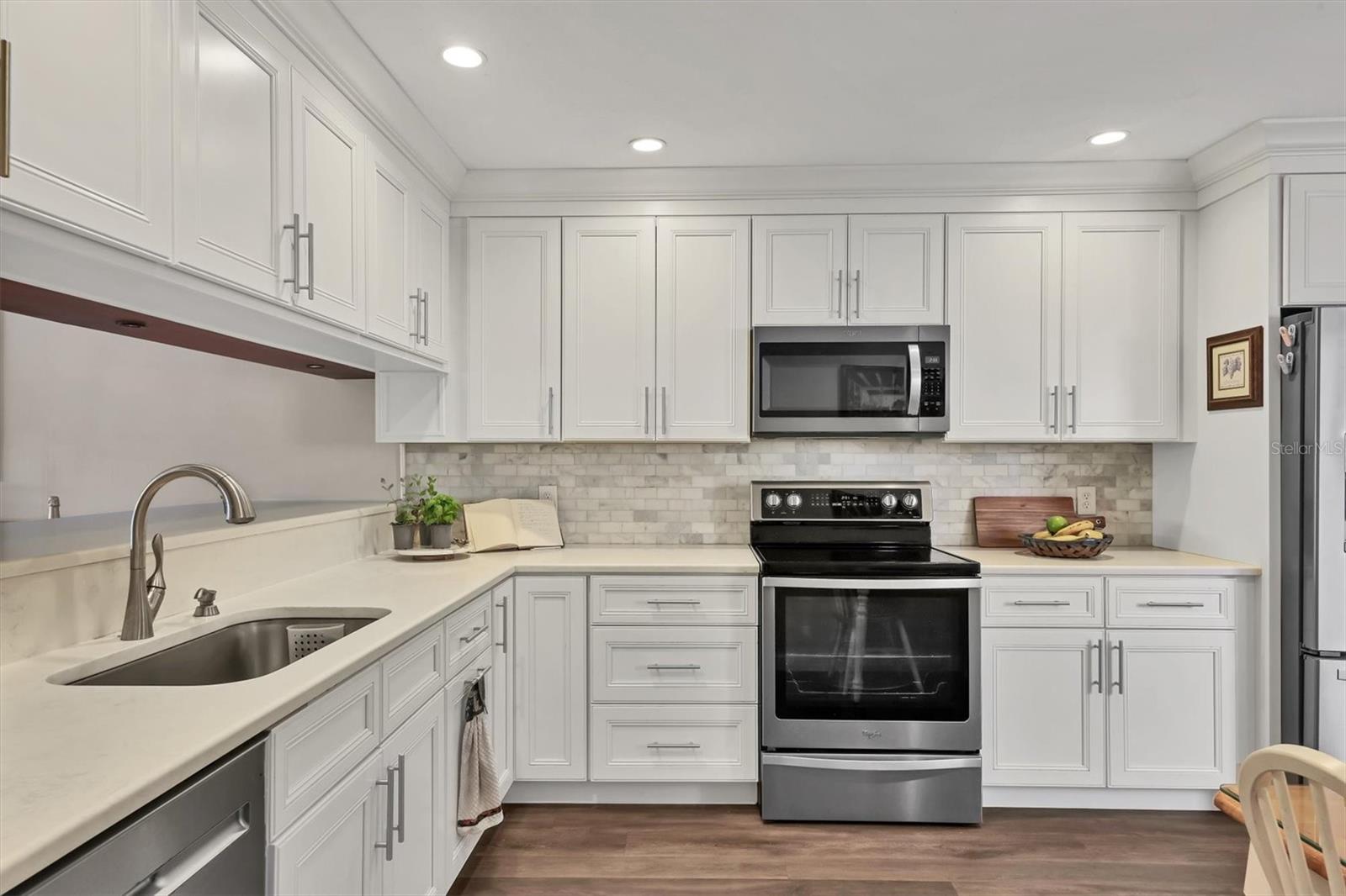 LAKESHORE VILLAGE - Residential