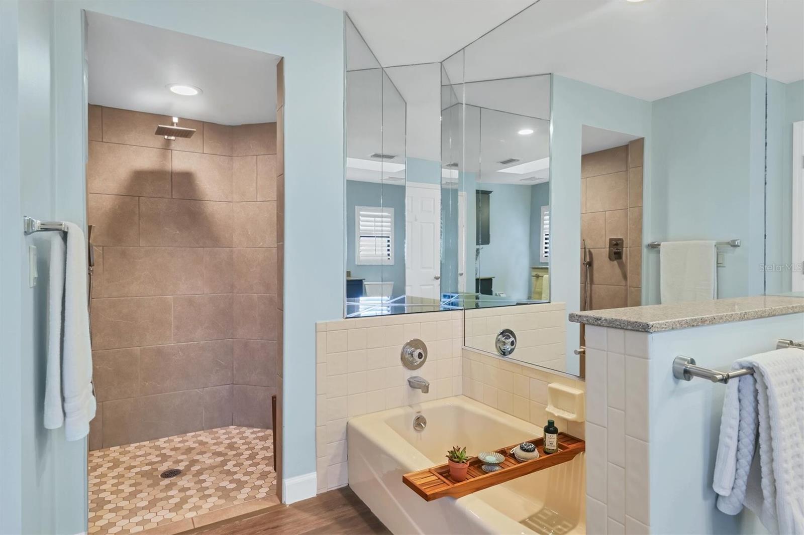 LAKESHORE VILLAGE - Residential