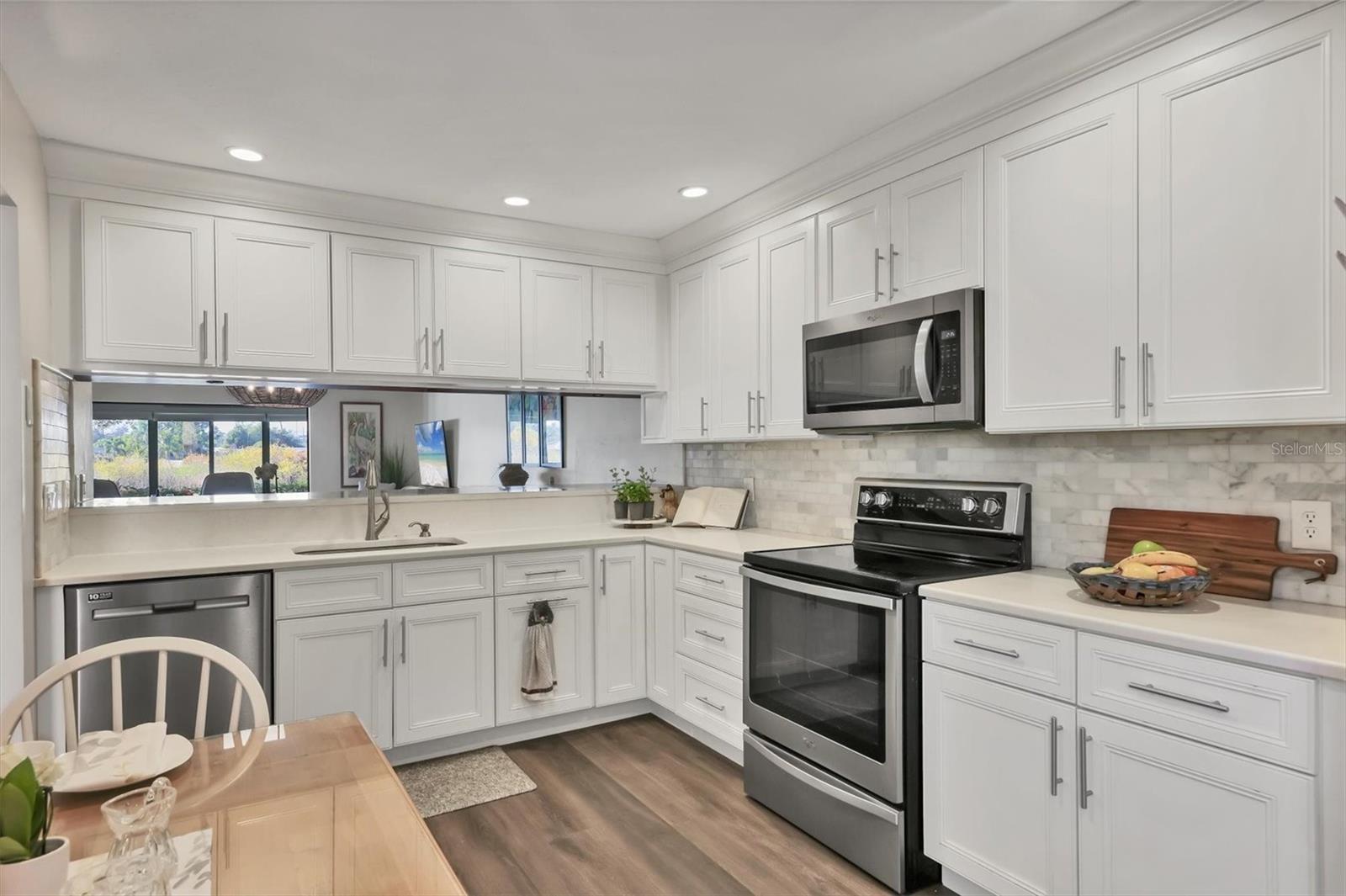 LAKESHORE VILLAGE - Residential