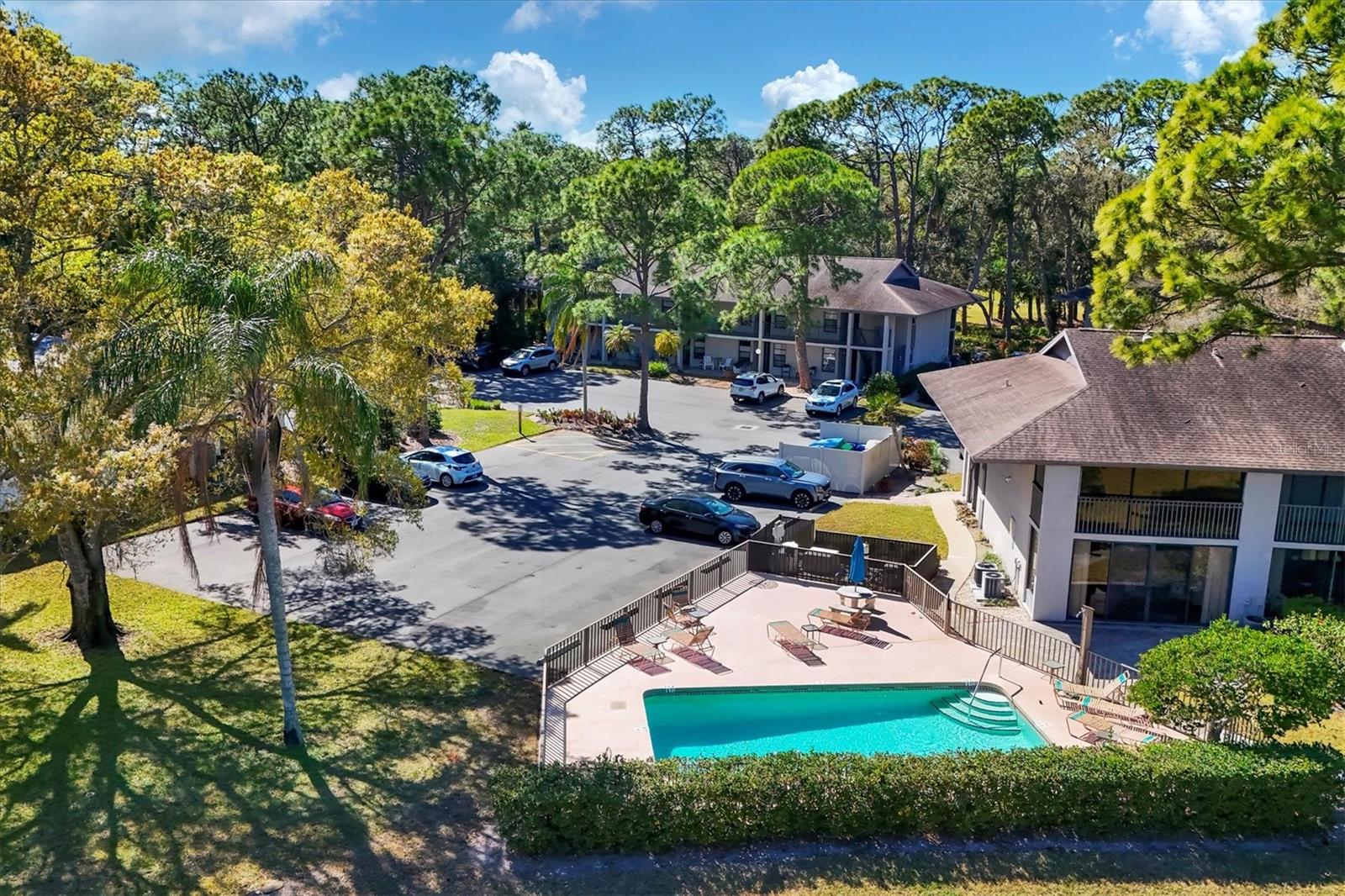 QUAIL HOLLOW - Residential