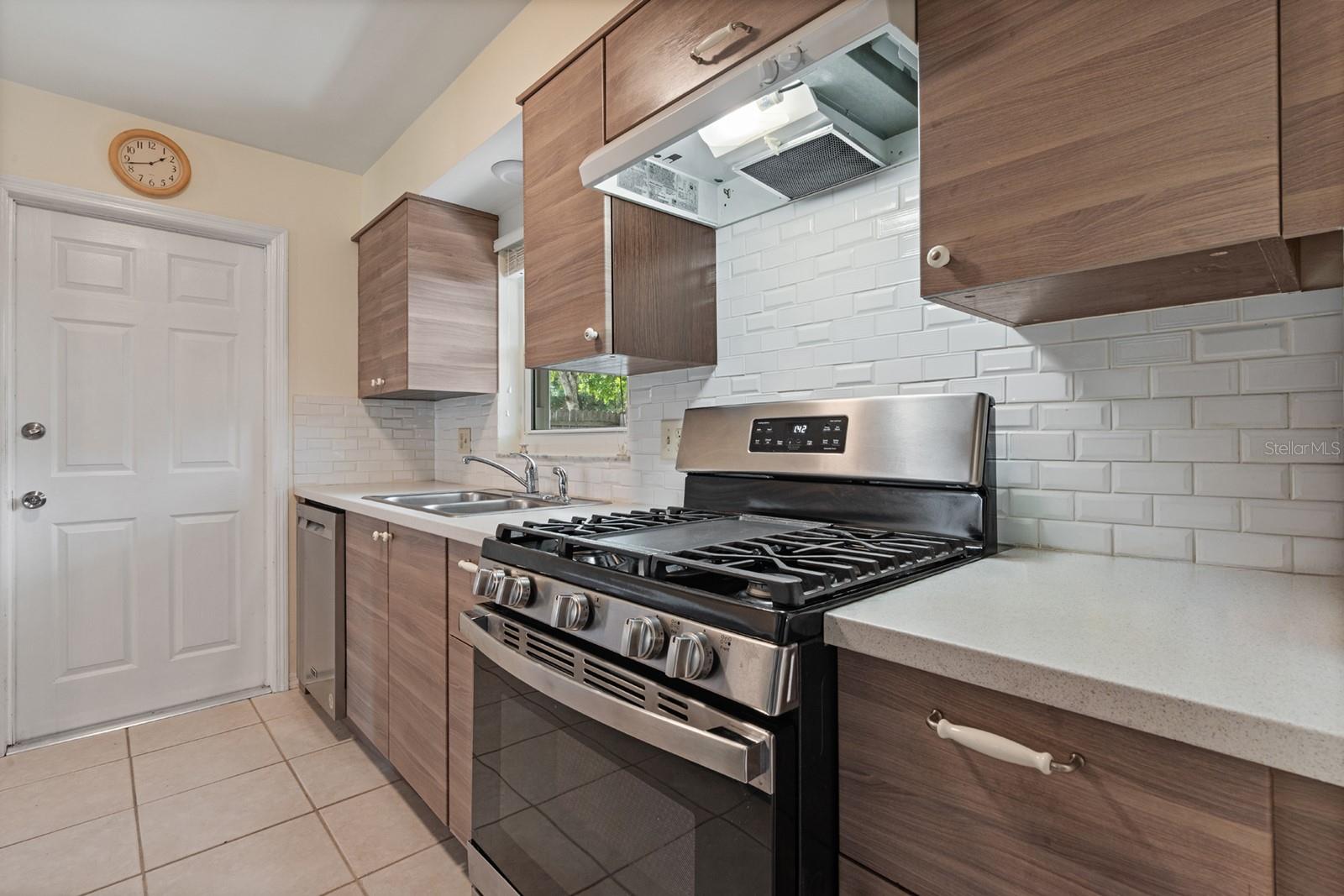 HOWELL ESTATES REP - Residential