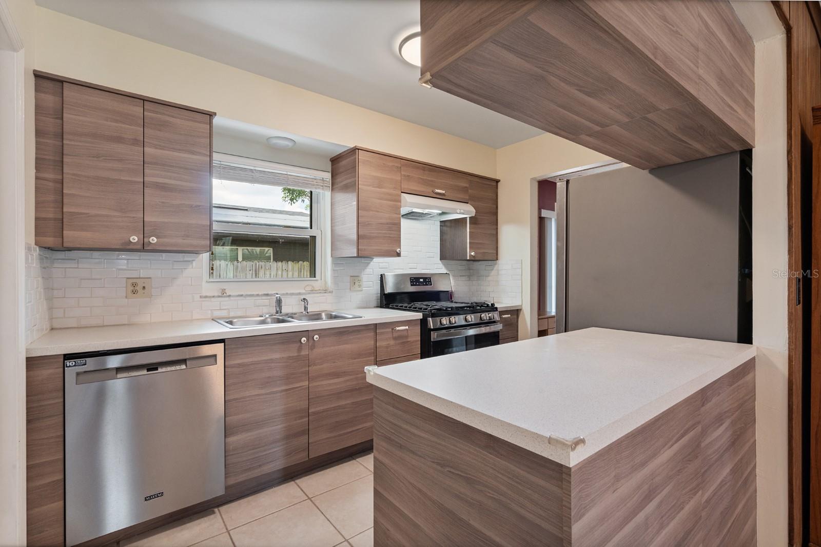 HOWELL ESTATES REP - Residential