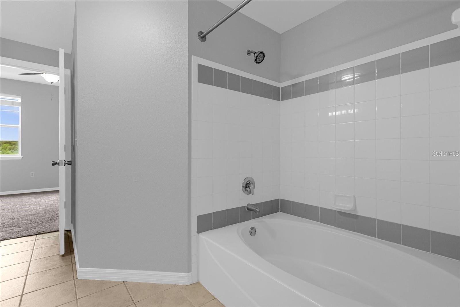 HAMPTONS/METROWEST BLDG 55 - Residential Lease